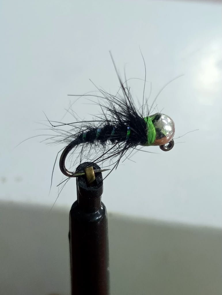 Walt's worm black with green spot fly nymph (price for 12 flies)